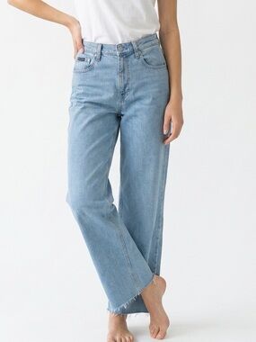 Calvin Klein Womens Ultra High Wide Leg Jeans Light Wash Raw Hem Size 28RG